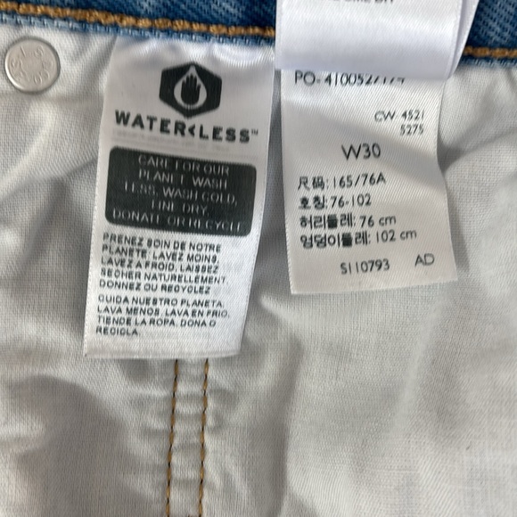 Levi 501 Jean shorts
Size W30 - Picture 4 of 5